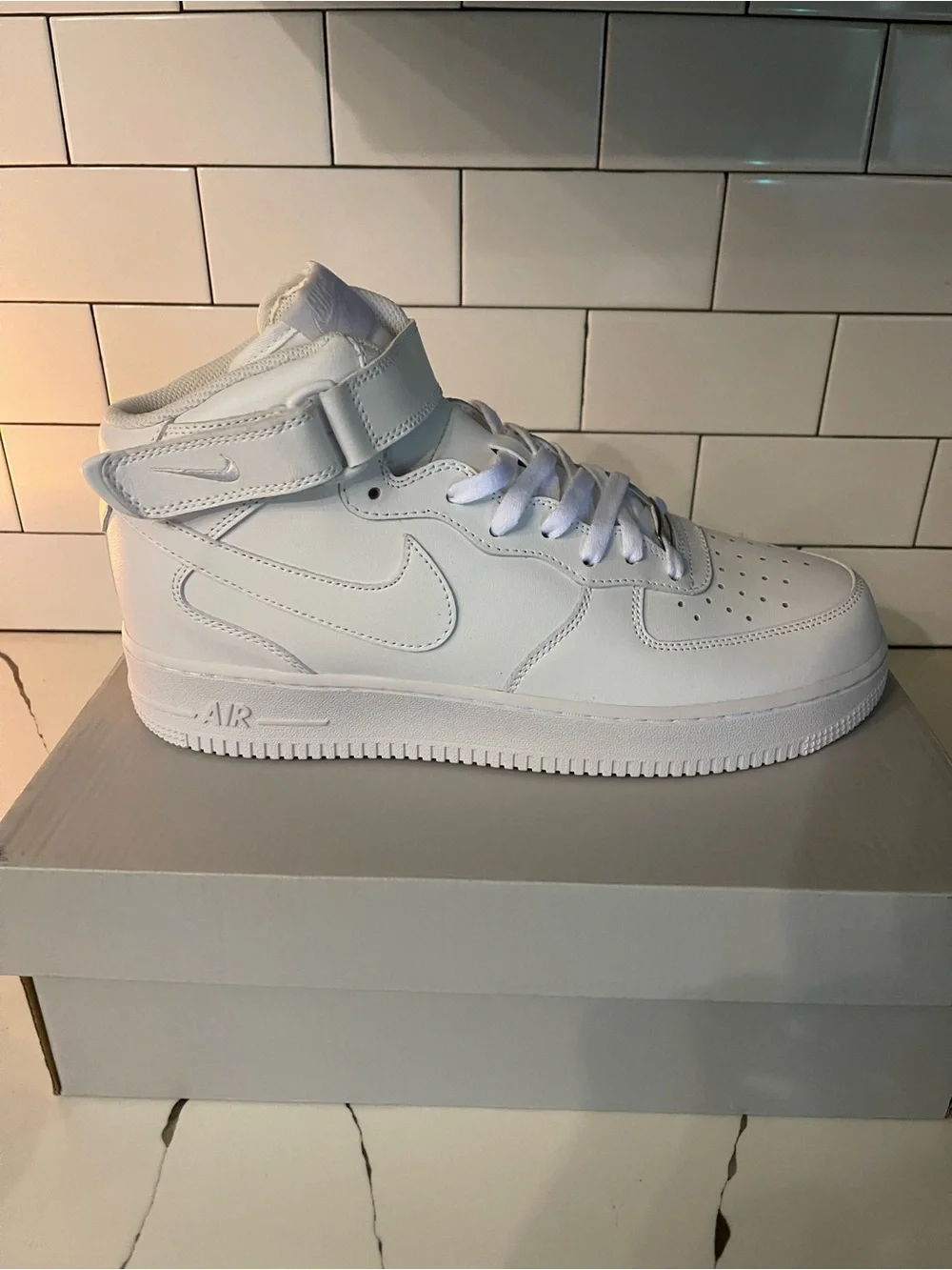 Mens AF1 Mid 07 Size 11.5.